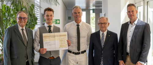 Spende Manfred Roth Stiftung 50.000 Euro Scheckübergabe der Manfred Roth Striftung